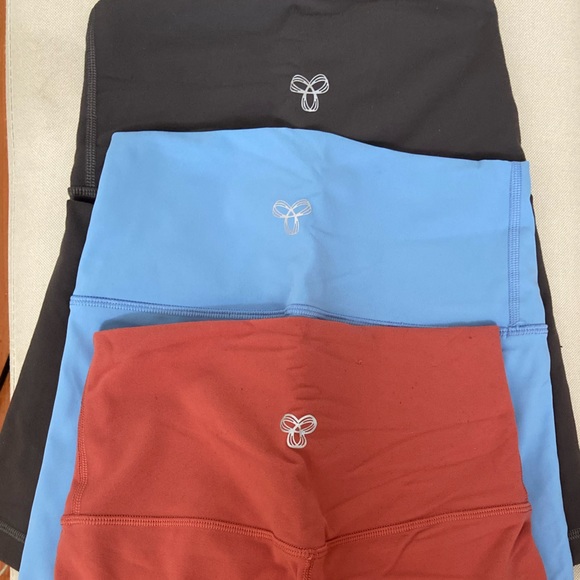 Aritzia TNA Cheeky High Rise Biker Shorts - Picture 1 of 3